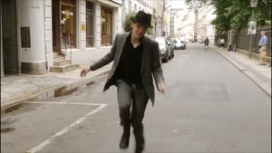 А я кепочку надену.