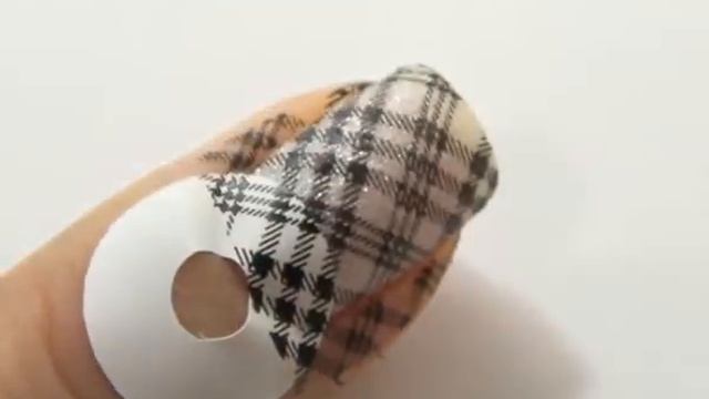 Маникюр "Клетка" / лунный маникюр + стемпинг / Moon manicure + stamping nail art смотреть онлайн