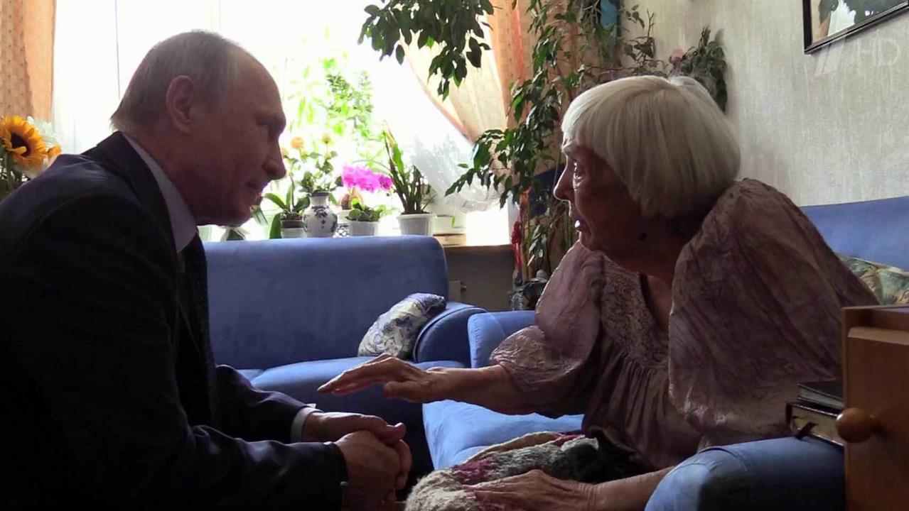 Президент Владимир Путин поздравил правозащитницу Людмилу Алексееву с 90-летием
