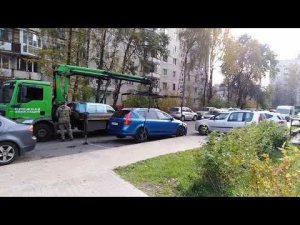 Эвакуация неправильно припаркованных машин...