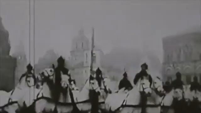 Большевик уходит из дома! Bolshevik Leaves Home смотреть онлайн