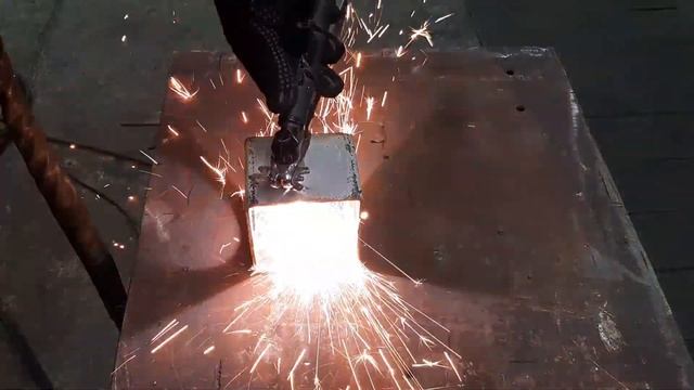 Простой мангал своими руками со съемными ножками! смотреть онлайн