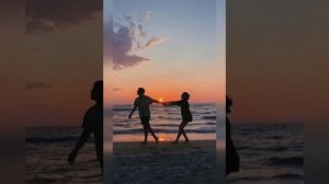 На сиреневой Луне..