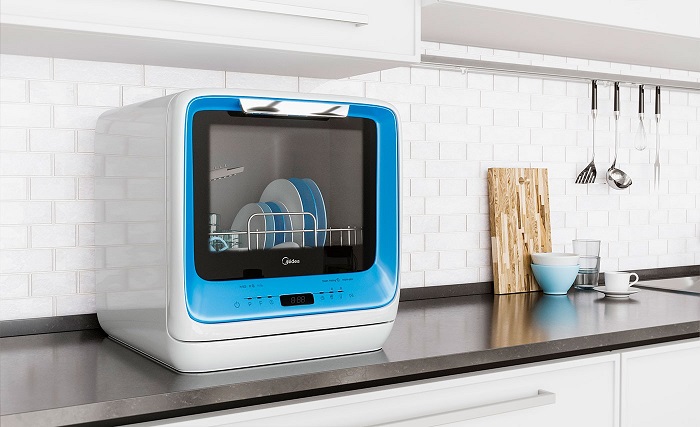 Самая компактная Посудомоечная машина Midea MINI. Она поместится даже на самой маленькой кухне.
