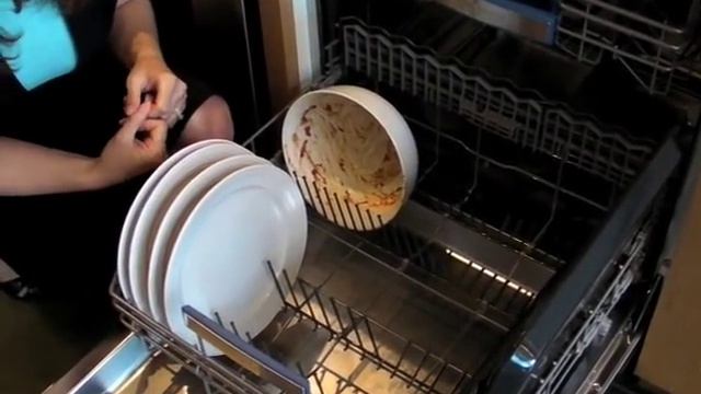 How To Load A Dishwasher: Bosch Dishwasher Tip #1 смотреть онлайн