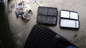 МАЗДА 3 замена задних амортизаторов и фильтра салона / ремонт MAZDA 3  своими руками