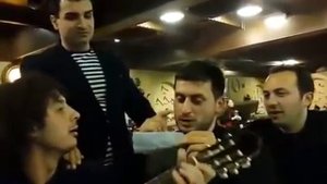 ГРУЗИНЫ ПОЮТ НА КАЗАХСКОМ ЯЗЫКЕ / Красивая Песня / на гитаре / застольные песни