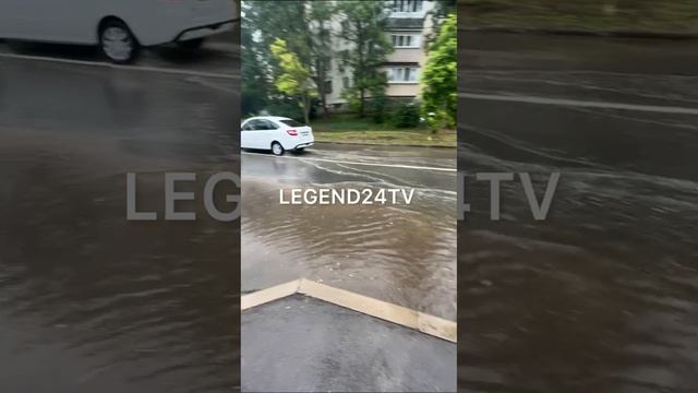 В Севастополе из-за дождя некоторые дороги превратились в реки