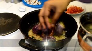 சுவையான எண்ணெய் கத்திரிக்காய் குழம்பு|| Ennai Kathirika Kulambu in Tamil - Tasty Brinjal Curry