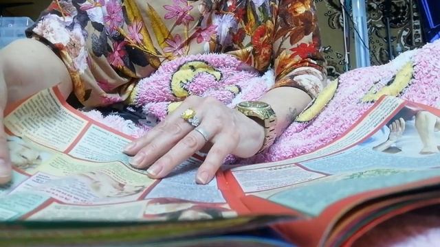 ASMR? листаю журнал✂️ вырезаю картинки?.mp4 смотреть онлайн