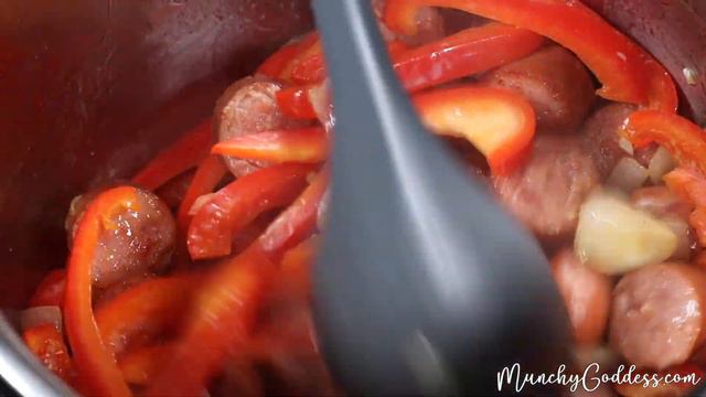 EASY and DELICIOUS Instant Pot Recipe! | Green Beans Potatoes and Sausage by Munchy Goddess смотреть онлайн