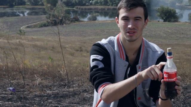 ЧТО БУДЕТ если СМЕШАТЬ КОКА КОЛУ + УКСУС + СОДА ? смотреть онлайн