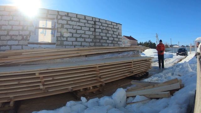 Когда выгодно покупать лес, пиломатериалы. Как выбрать и хранить доски и брус для крыши зимой