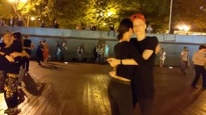 Cool Kizomba dance with breathtaking Moscow views! Ребята круто танцуют Кизомбу с видами Москвы