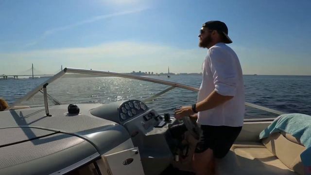 Утро капитана начинается не с кофе.