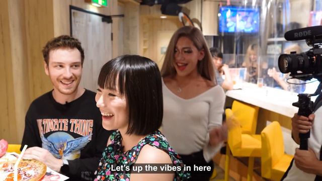 I Tried Japan's Craziest Girl's Bar смотреть онлайн