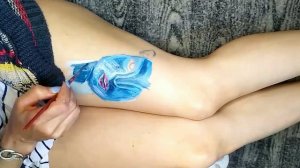 Relaxing female body art / Real woman body paint /Beautiful Avatar face painting on my leg #asmr #3
