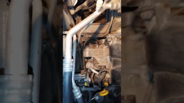 Снятие и ремонт генератора Valeo на Ниссан Серена двигатель MR20DD смотреть онлайн