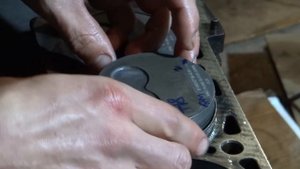Оправка поршневых колец из строительного хомута | Капиталка мотора AAZ 1.9 TD #Часть 15