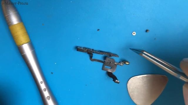 iPhone 4 Шаг 7 : Замена кнопки включения и датчика приближения смотреть онлайн