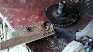 Самодельная горизонтальная  циркулярная пила (для подрезки шипов)