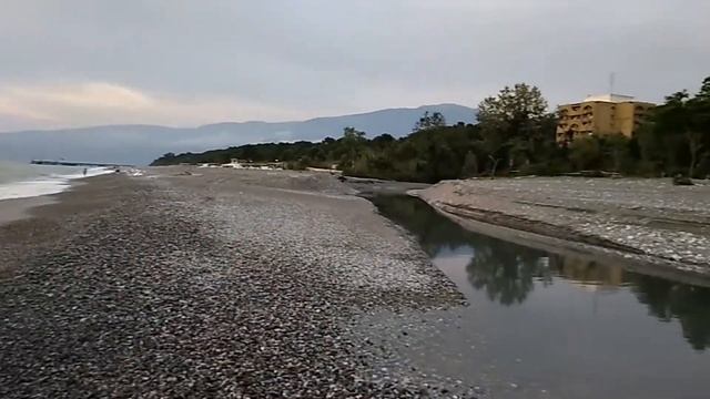 Река Бзыбь впадает в Черное море смотреть онлайн