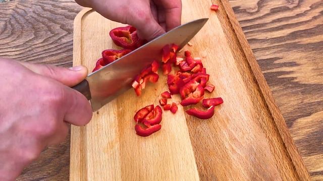 ПРИГОТОВИЛ ВКУСНЫЙ ЗАВТРАК НА СКОВОРОДЕ НА БЕРЕГУ РЕКИ! ЕДА НА ОГНЕ В ОСЕННЕМ ЛЕСУ!