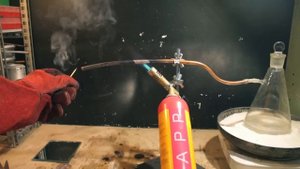 ? ВОДА ЗАЖИГАЕТ ОГОНЬ. Простой эксперимент. Я такого не ожидал.