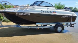 Спуск катера Феникс 560 с помощью ложементов Практик Про .