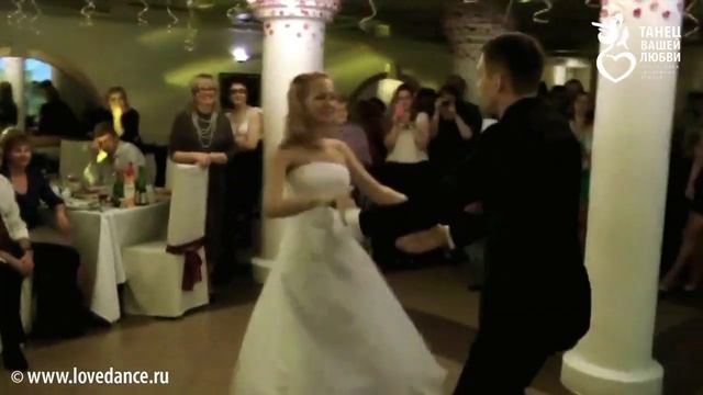 Первый танец молодоженов: свадебный вальс!