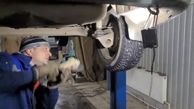 замена задних амортизаторов лада приора смотреть онлайн