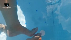 Каркасный бассейн. Как заклеить Дырку на дне под водой НЕ НЫРЯЯ!