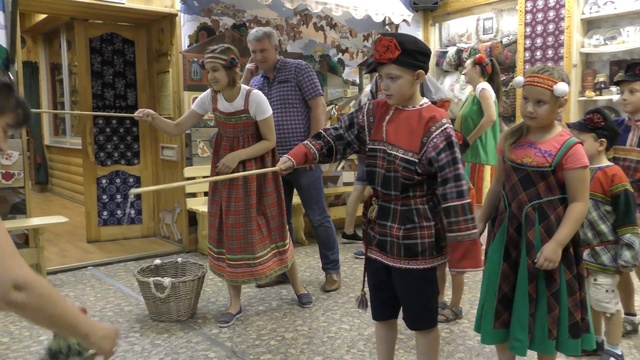 ВАЛЕНКИ против ЛАПТЕЙ. День рождения по-русски! Коломна. ШКОЛА РЕМЁСЕЛ смотреть онлайн