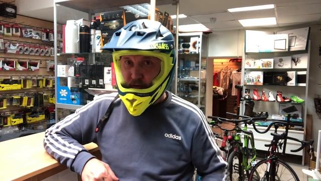 Велошлем Bluegrass Intox Helmet (3HELG09) - Обзор и примерка