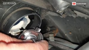 Toyota Yaris Vitz Headlight Bulb Replacement Job. How to Change Headlight Bulb on Toyota Yaris Vitz