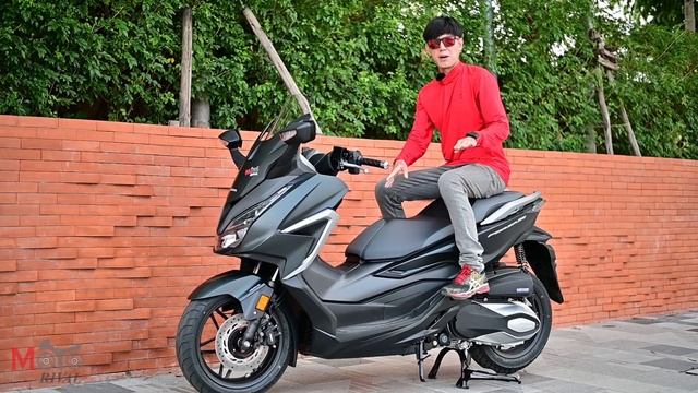รีวิว Honda Forza 350 ใหม่ ไม่ใช่แค่ปรับหน้านิด แต่ลบจุดบอด Forza 300 ไปเยอะในราคาที่แพงขึ้นนิดเดีย смотреть онлайн