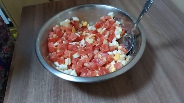 Салат из яиц помидоров