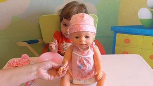 Кукла КАРАПУЗ. Кушает Пьет Плачет Писает. Видео для детей.?