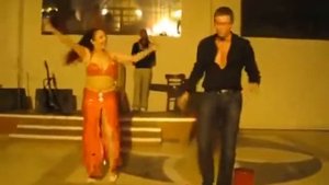 Русский турист показывает как надо танцевать за границей !!!