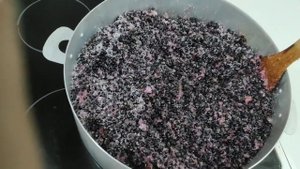 В огороде бузина...Варенье. И рецепт хрустящих огурчиков.