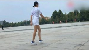 Цинцин с семьей на площади г. Нэйхуан / Neihuang