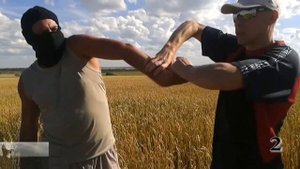 Самооборона.От сильного рукопожатия до удара коленом. От захвата руки до болевого на пальцы.