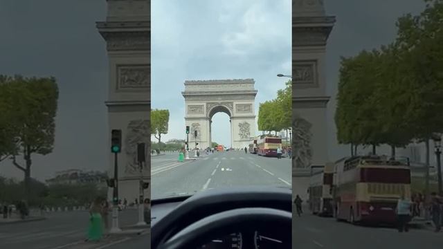 Париж                                  #Paris #Les Champs-Elysees#France #lavieaparis