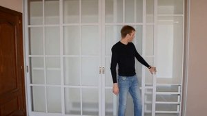 Перегоррдка раздвижная в шкаф купе.
