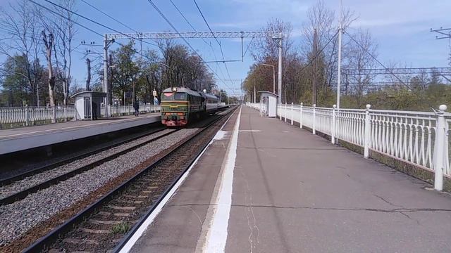 Тепловоз М62-1633 с пассажирским вагоном