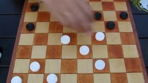 #2 Шашки на фоне Черного моря Дебют "кол" объясняет неоднократный чемпион мира. Debut  Picket