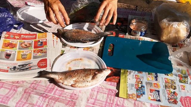 Готовим форель на углях в лесу первый раз.