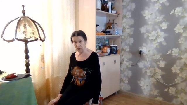 79-летния пенсионерка приседает по Бубновскому