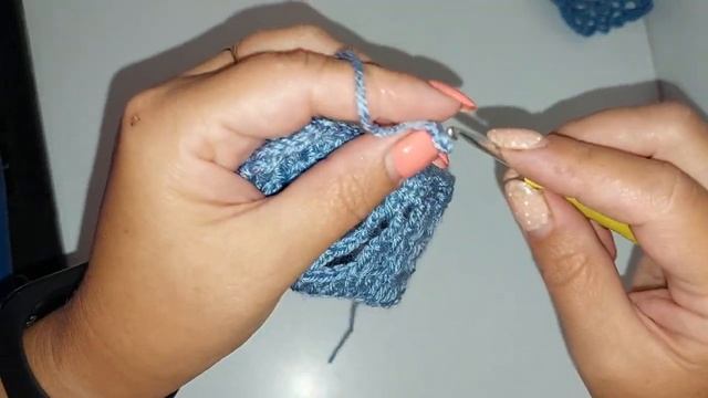 Узор крючком паучки по кругу.