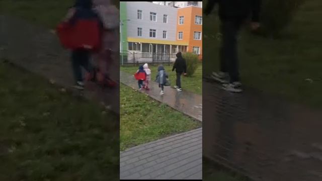 Первый раз Роман идет в садик
